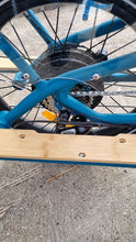 Load image into Gallery viewer, Vyron Liv-E Electric cargo bike