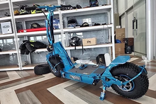 Load image into Gallery viewer, Weped DARK KNIGHT Standing - 40,000W - Huge 16" Wheels