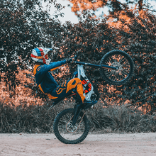 Load image into Gallery viewer, SURRON LIGHT BEE X ELECTRIC DIRT BIKE 2023
