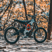 Load image into Gallery viewer, SURRON LIGHT BEE X ELECTRIC DIRT BIKE 2023
